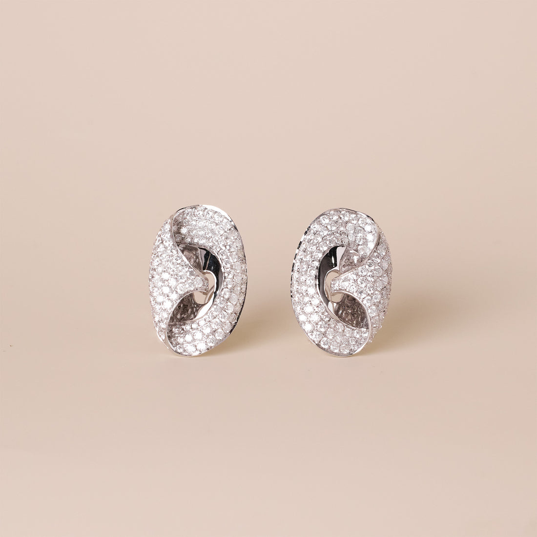 2.77ct.tw. Natural Diamond Earrings in 18K Gold