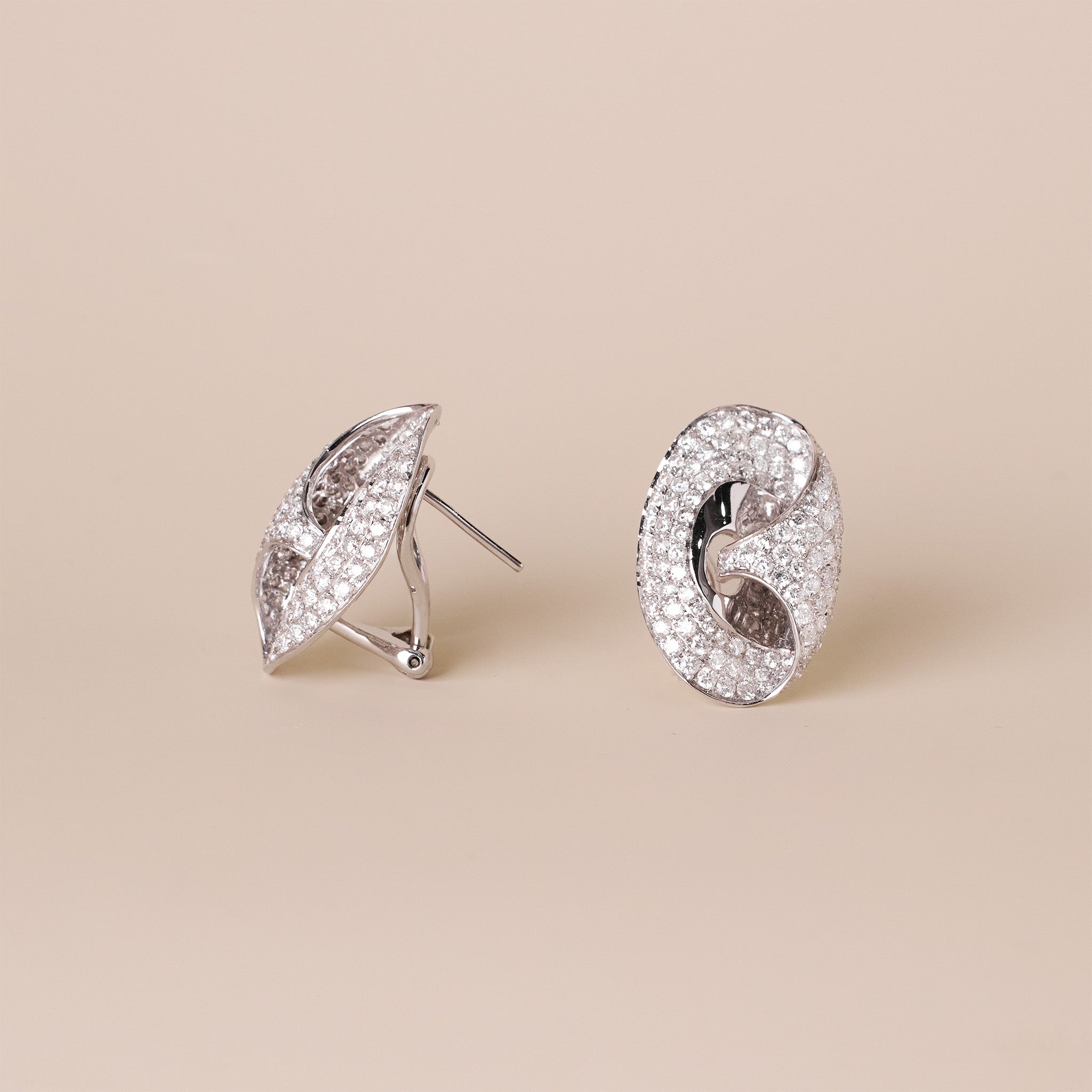 2.77ct.tw. Natural Diamond Earrings in 18K Gold