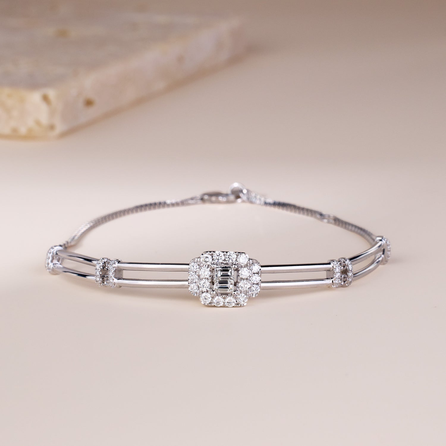 0.71ct.tw. Diamond Bracelet in 18K Gold