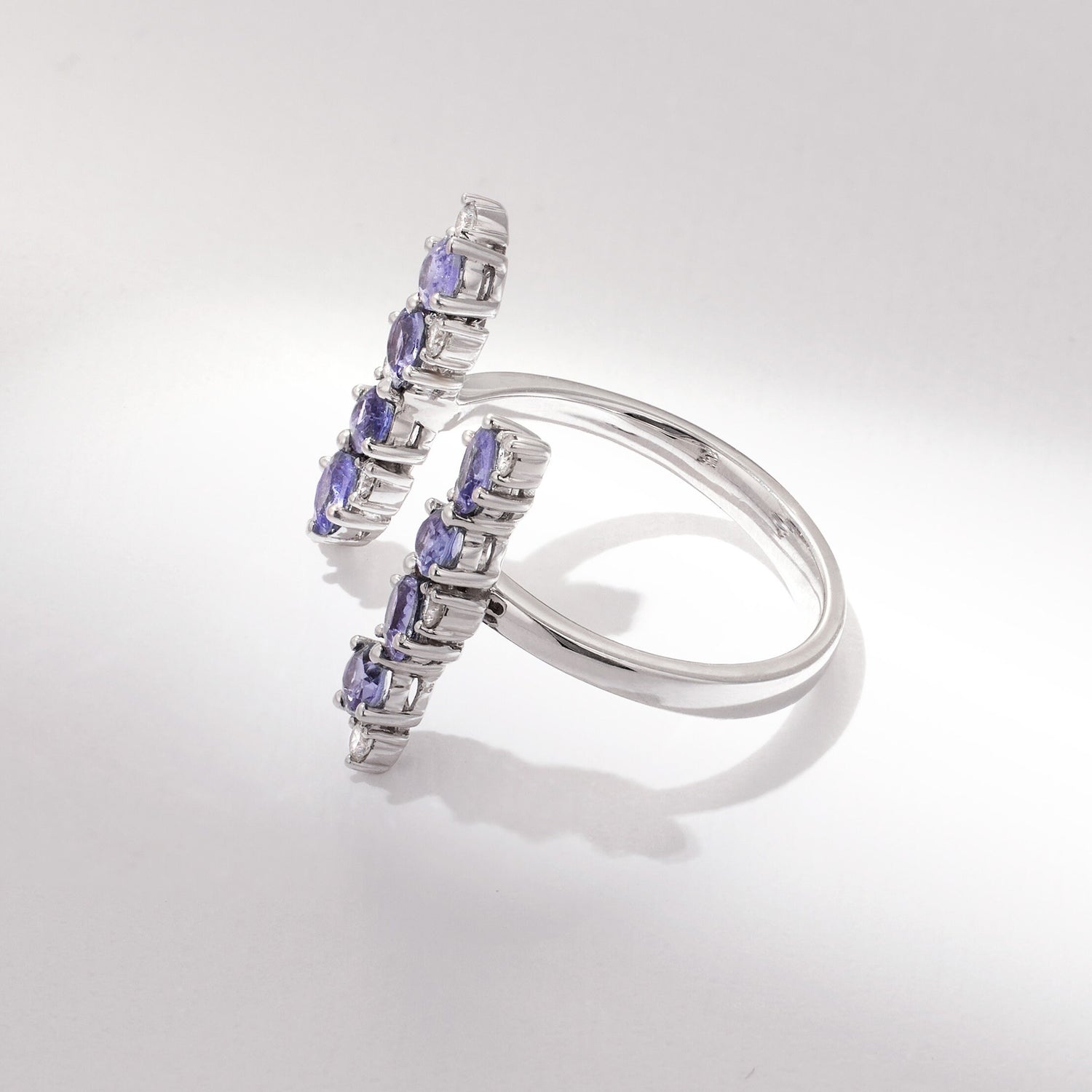 18K Gold Open Ring with Nature Tanzanite and Diamond