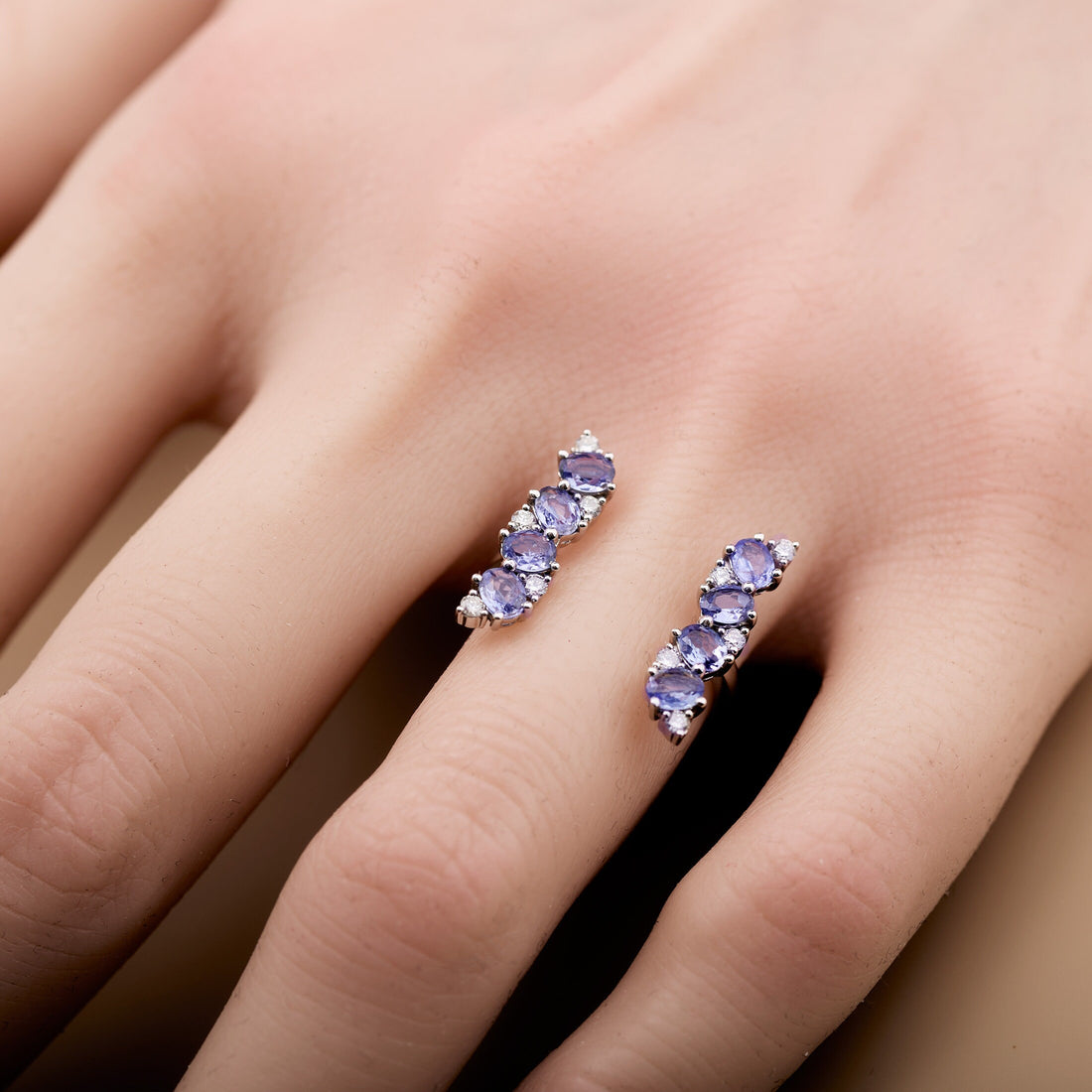 18K Gold Open Ring with Nature Tanzanite and Diamond