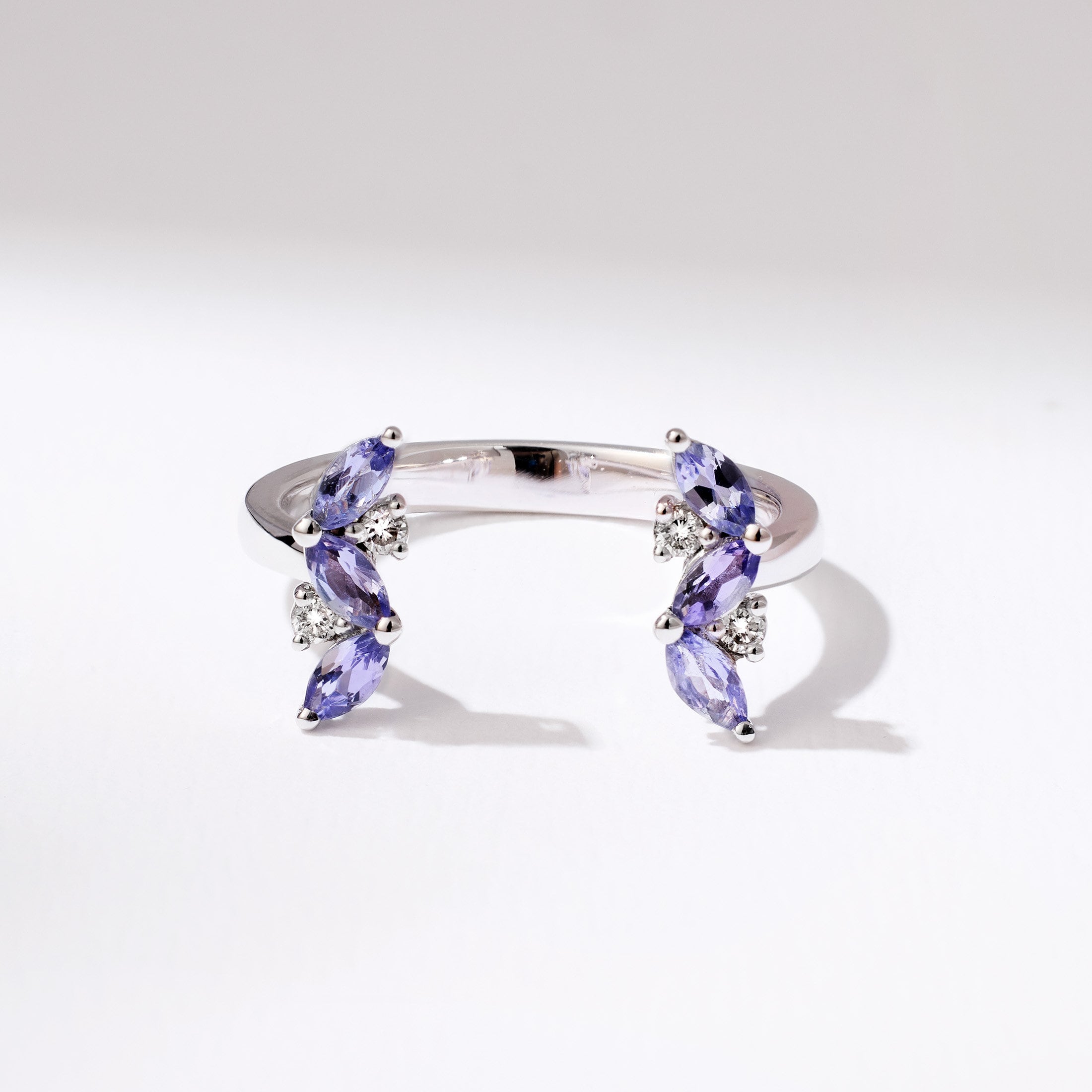 18K Gold Open Ring with Nature Tanzanite and Diamond