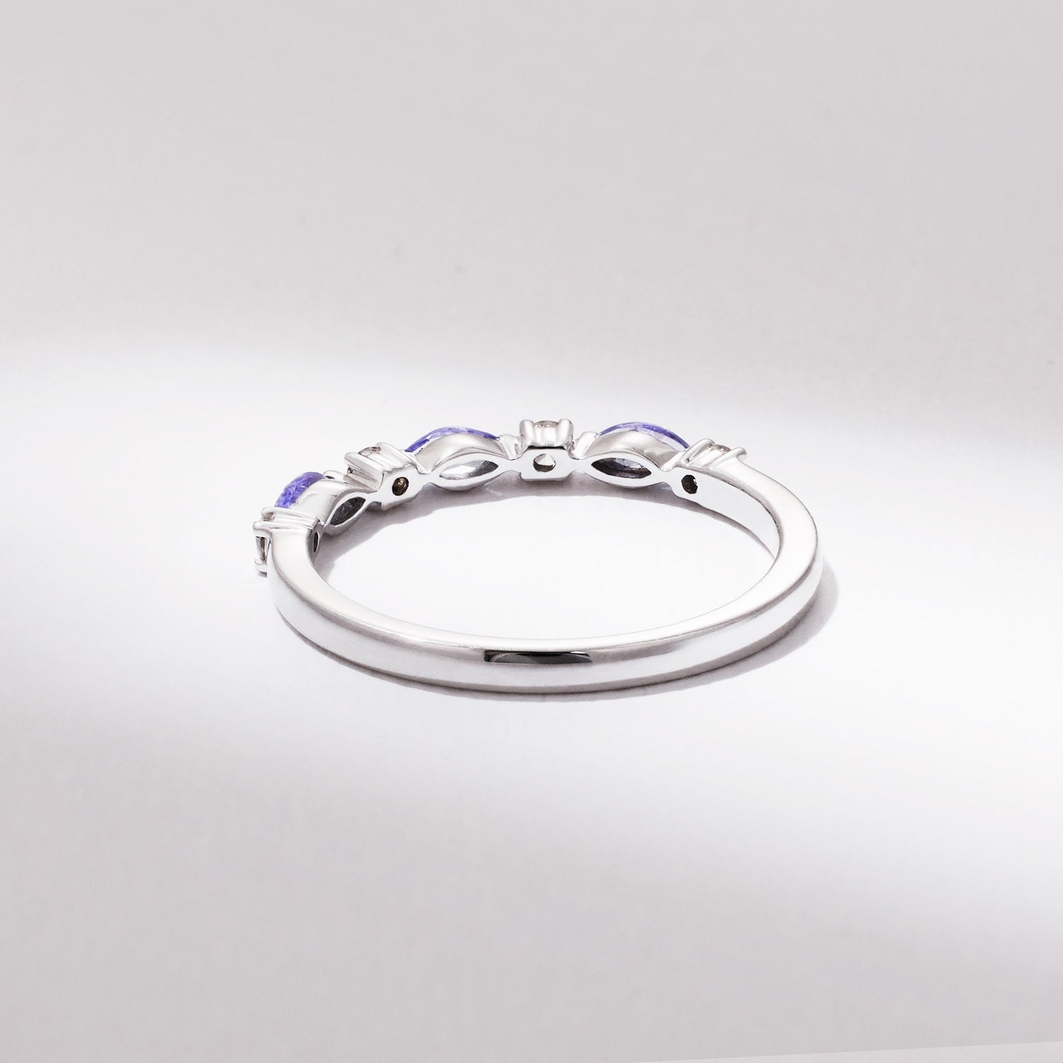 18K Gold Natural Diamond and Lavender Tanzanite Alternating Band