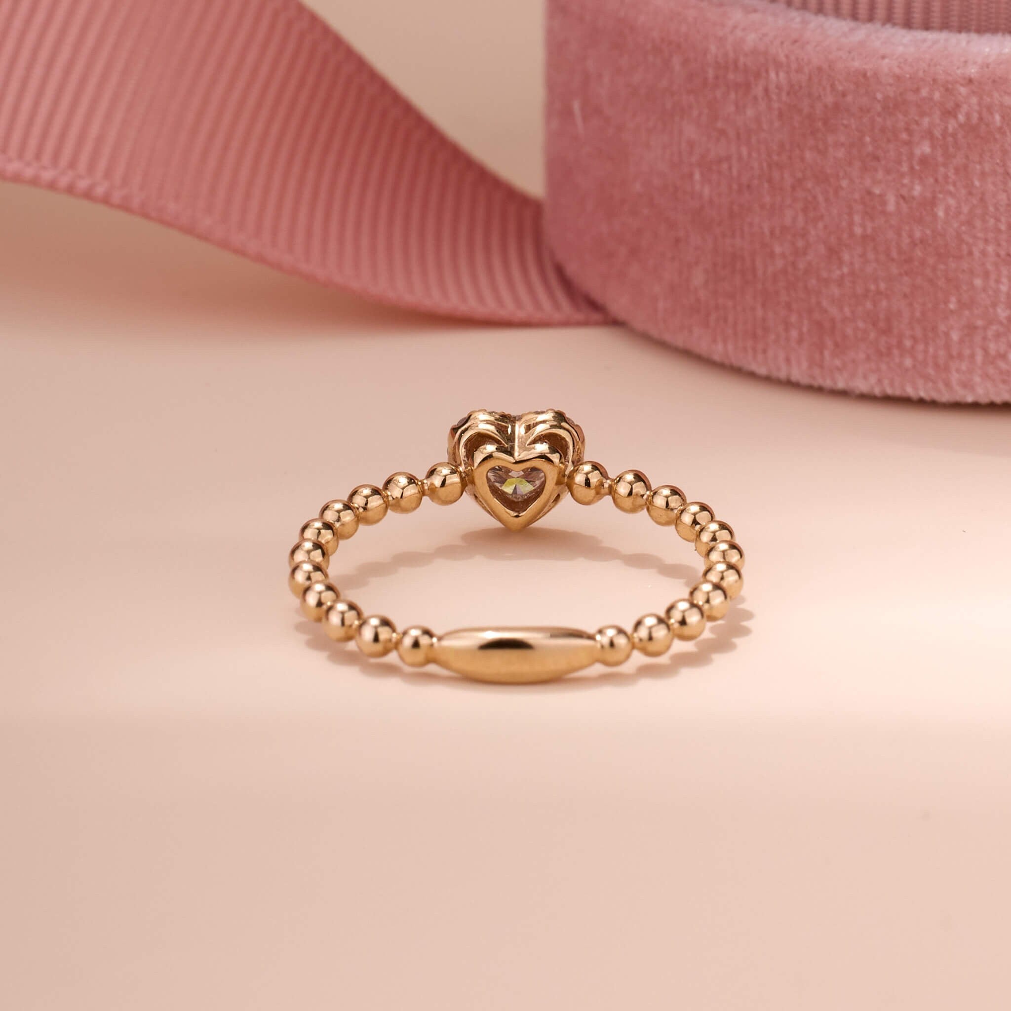 18K Gold Unique Heart-shape Diamond Engagement Ring