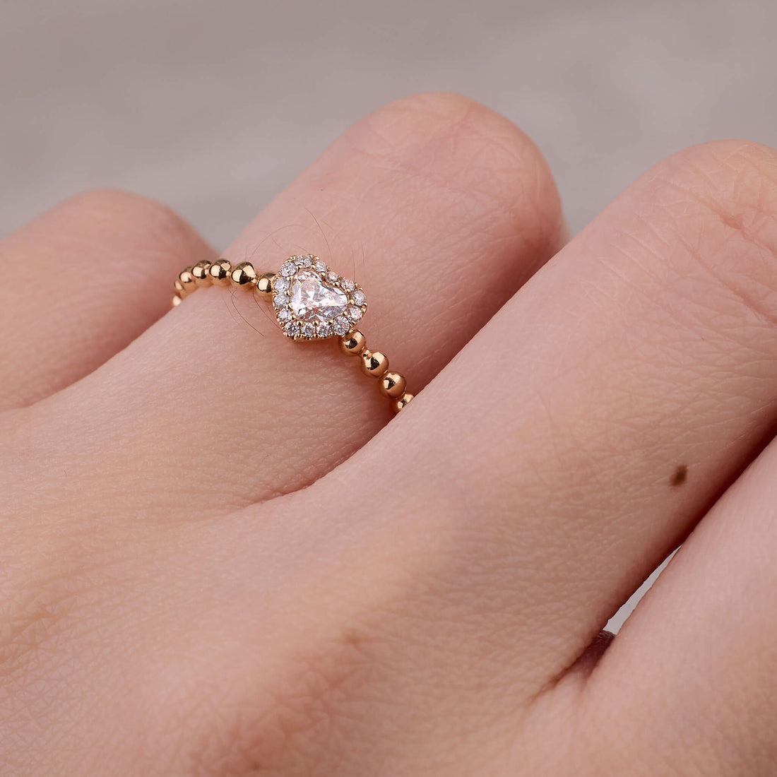 18K Gold Unique Heart-shape Diamond Engagement Ring
