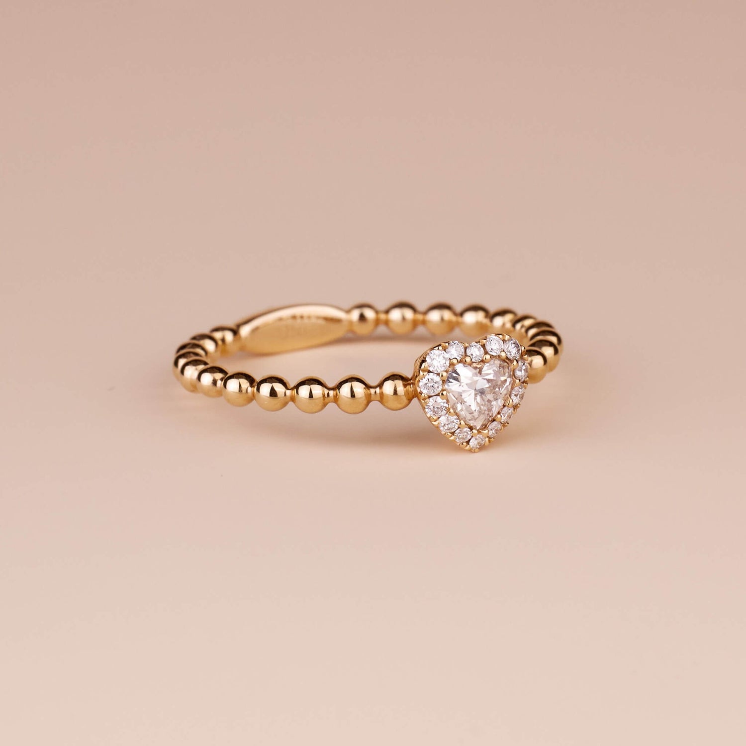 18K Gold Unique Heart-shape Diamond Engagement Ring