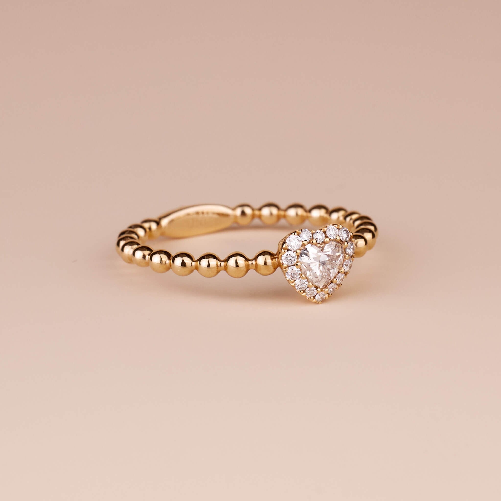 18K Gold Unique Heart-shape Diamond Engagement Ring