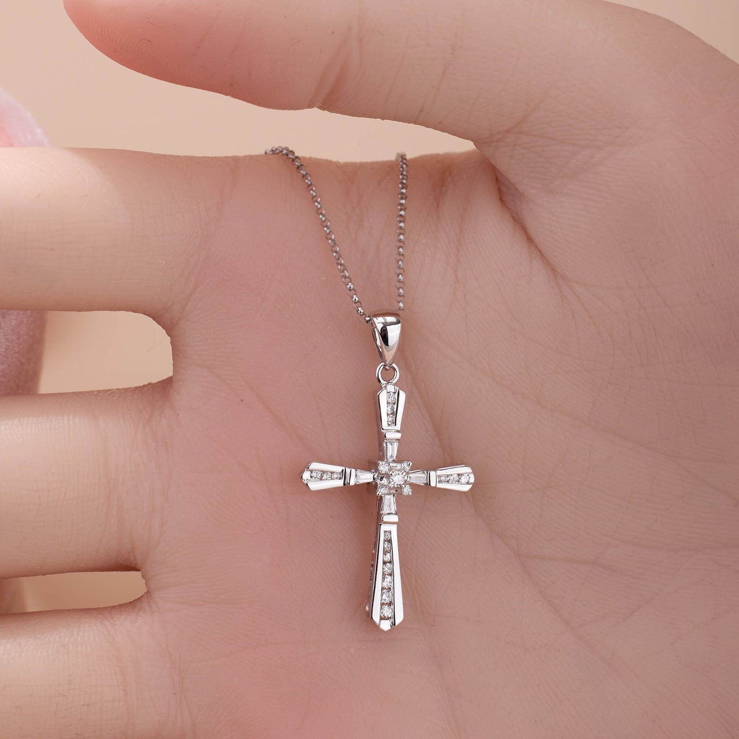 18K Gold Vintage-Styled Cross Pendant with Natural Diamond