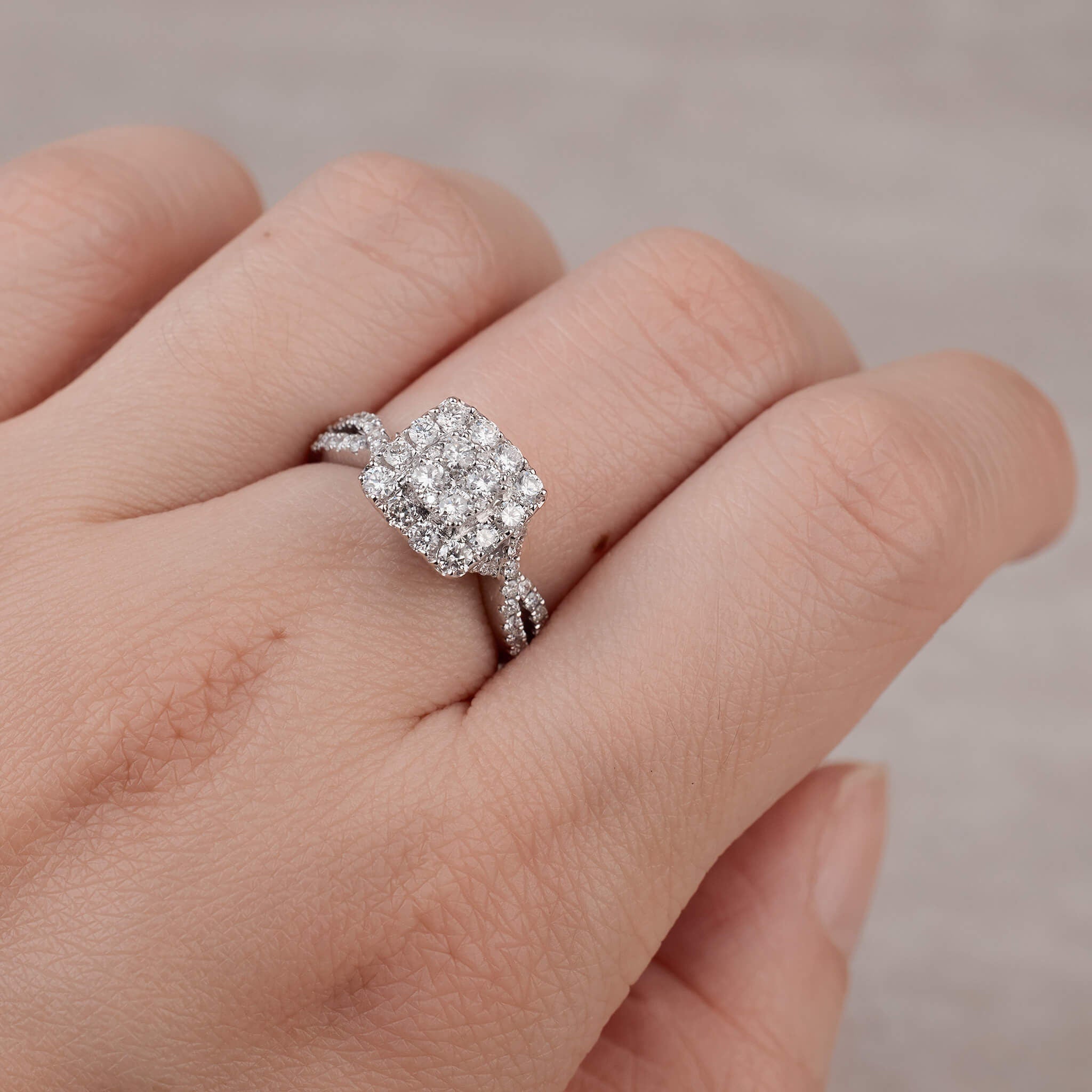 1.09 ct.tw.Classic Diamond Halo Ring