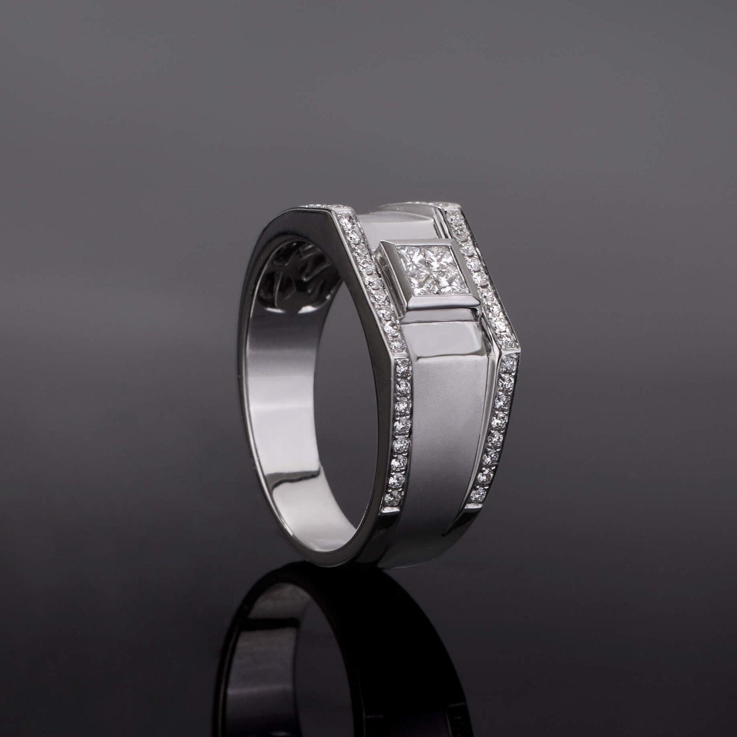 18K Gold Unisex Diamond Signet Ring