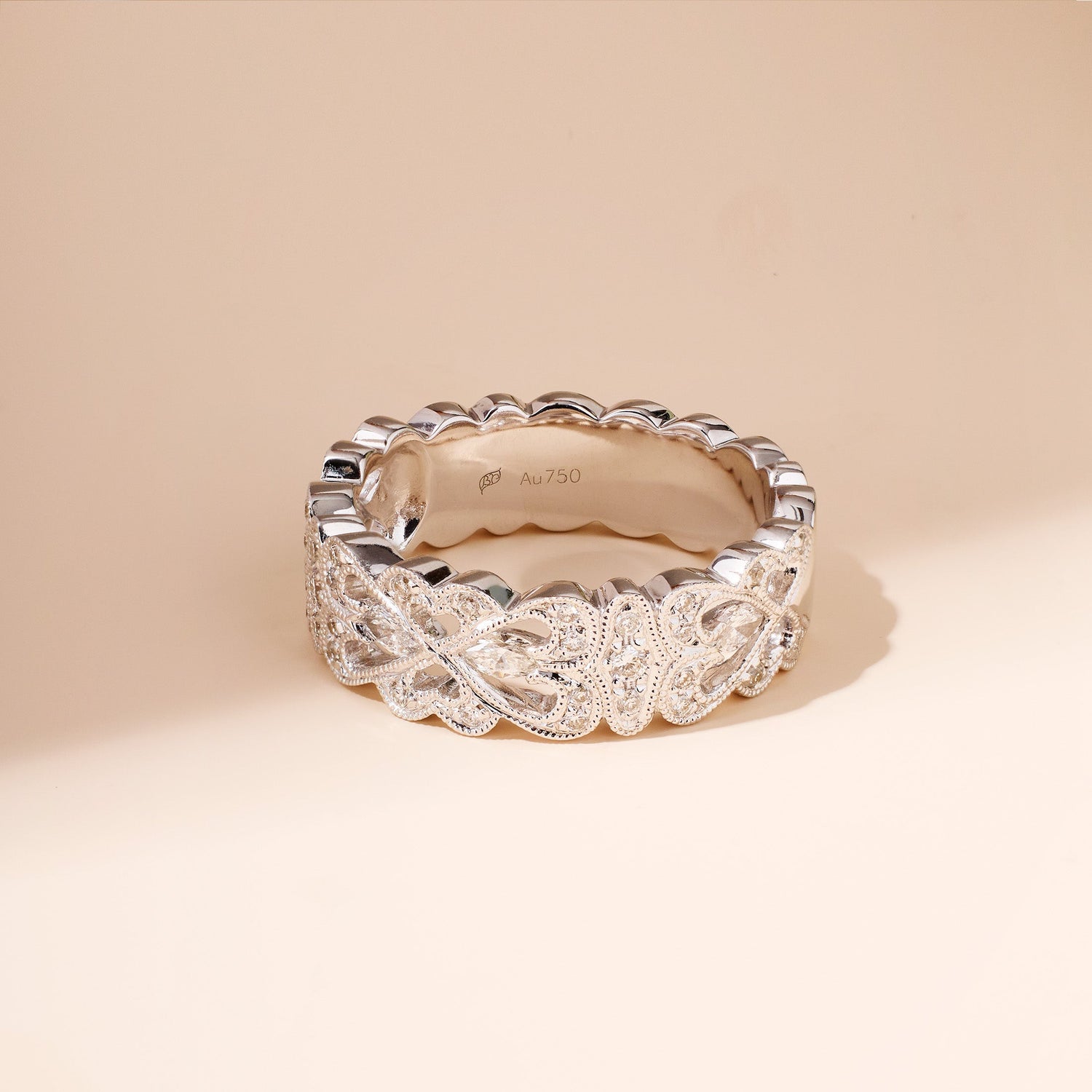 Multi-Diamond Vintage-Style Band